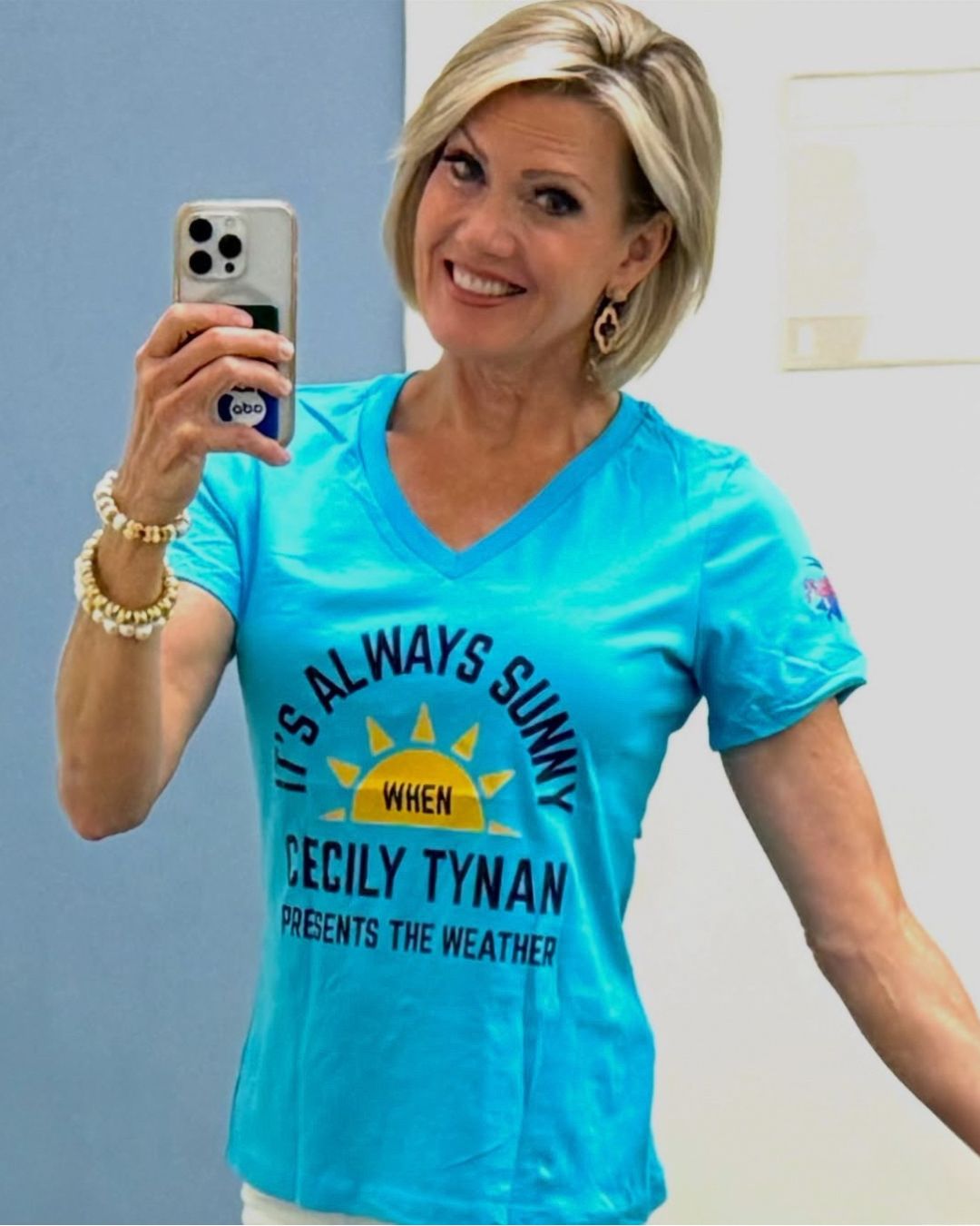 "It's Always Sunny Cecily Tynan Presents the Weather" Women’s V-Neck Tee